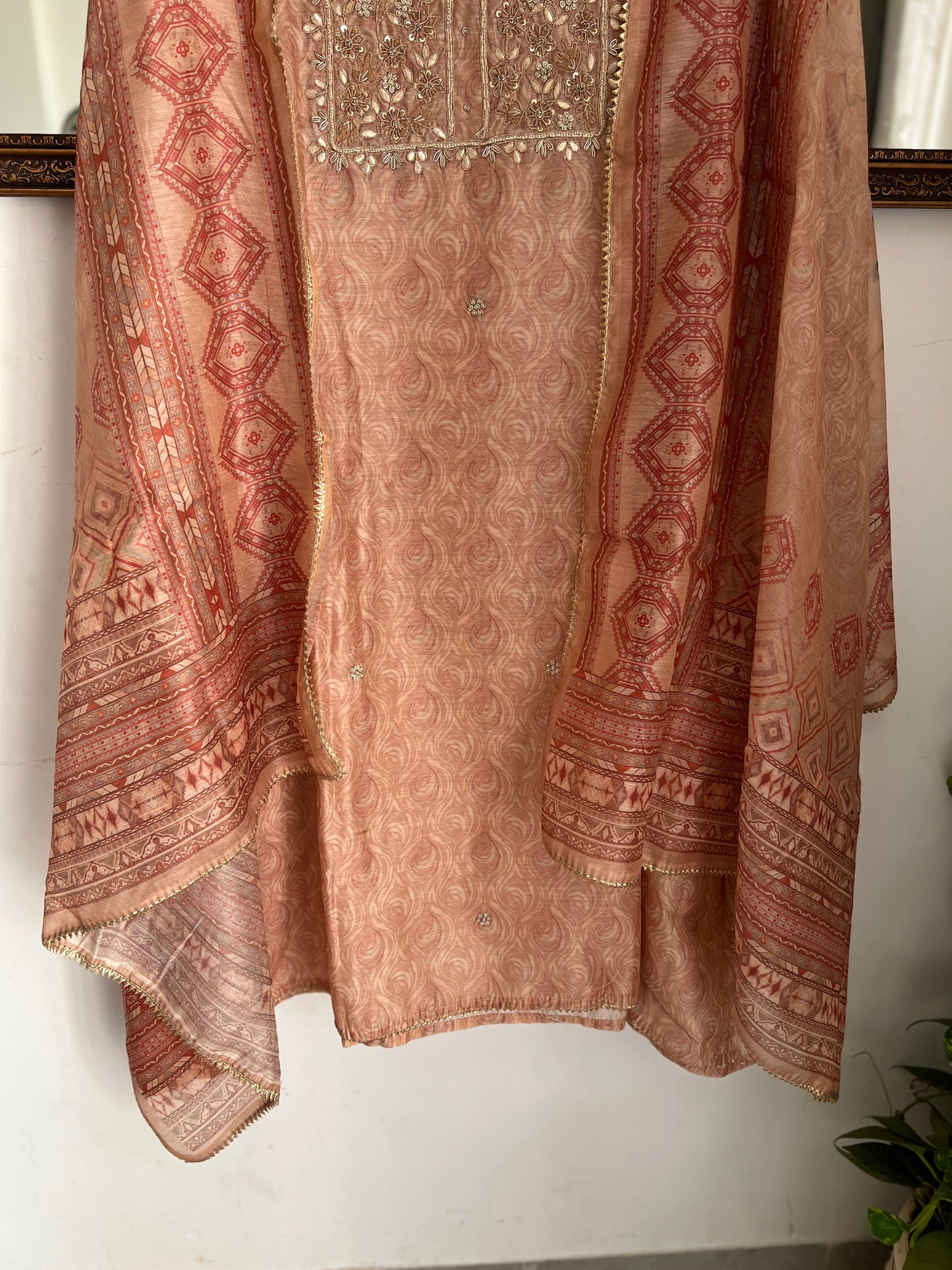 Pastel Elegance in Maheshwari Silk with Handcrafted Neck Detailing