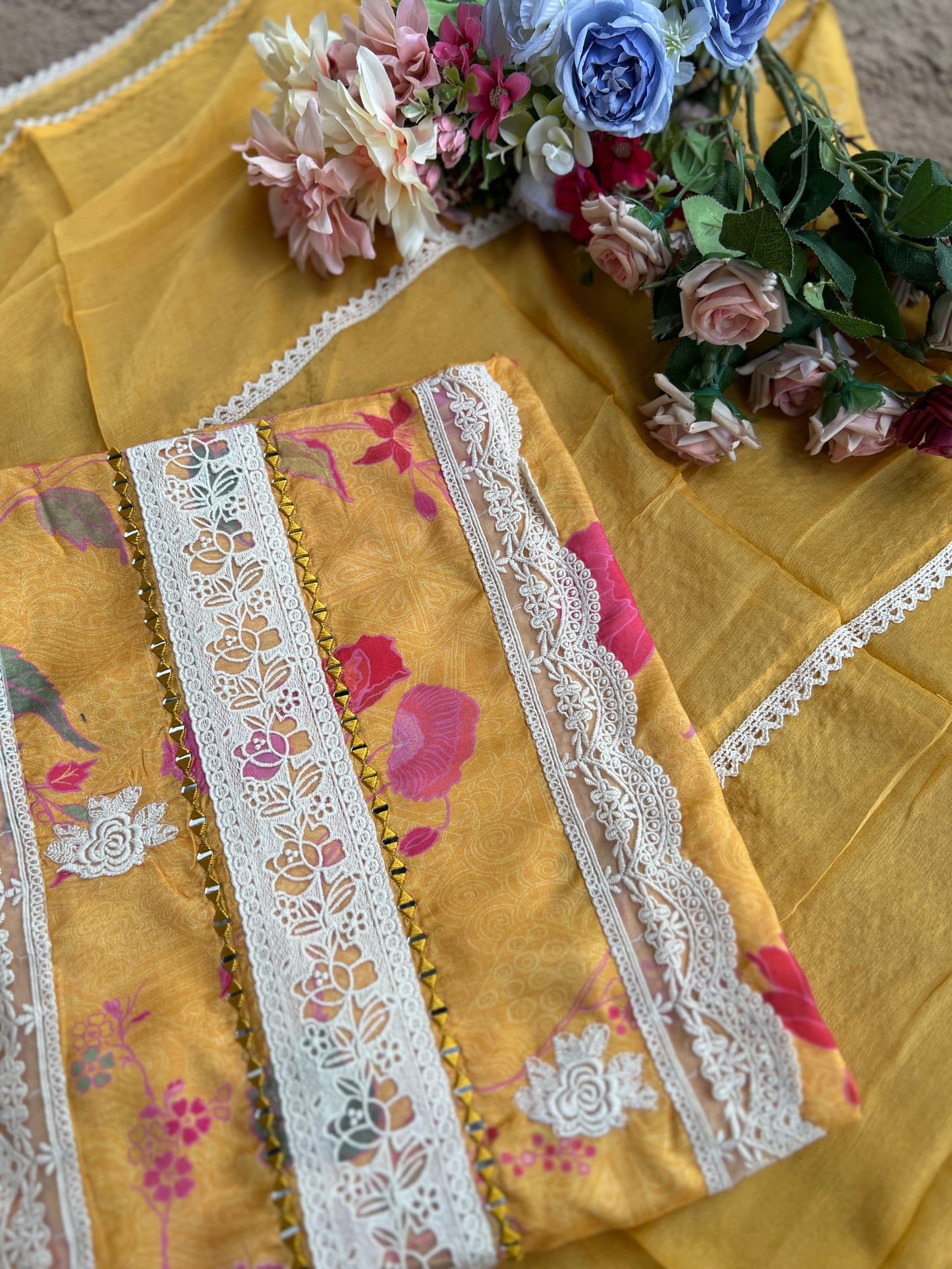 Floral Maslin Suit with Elegant Lace Detailing