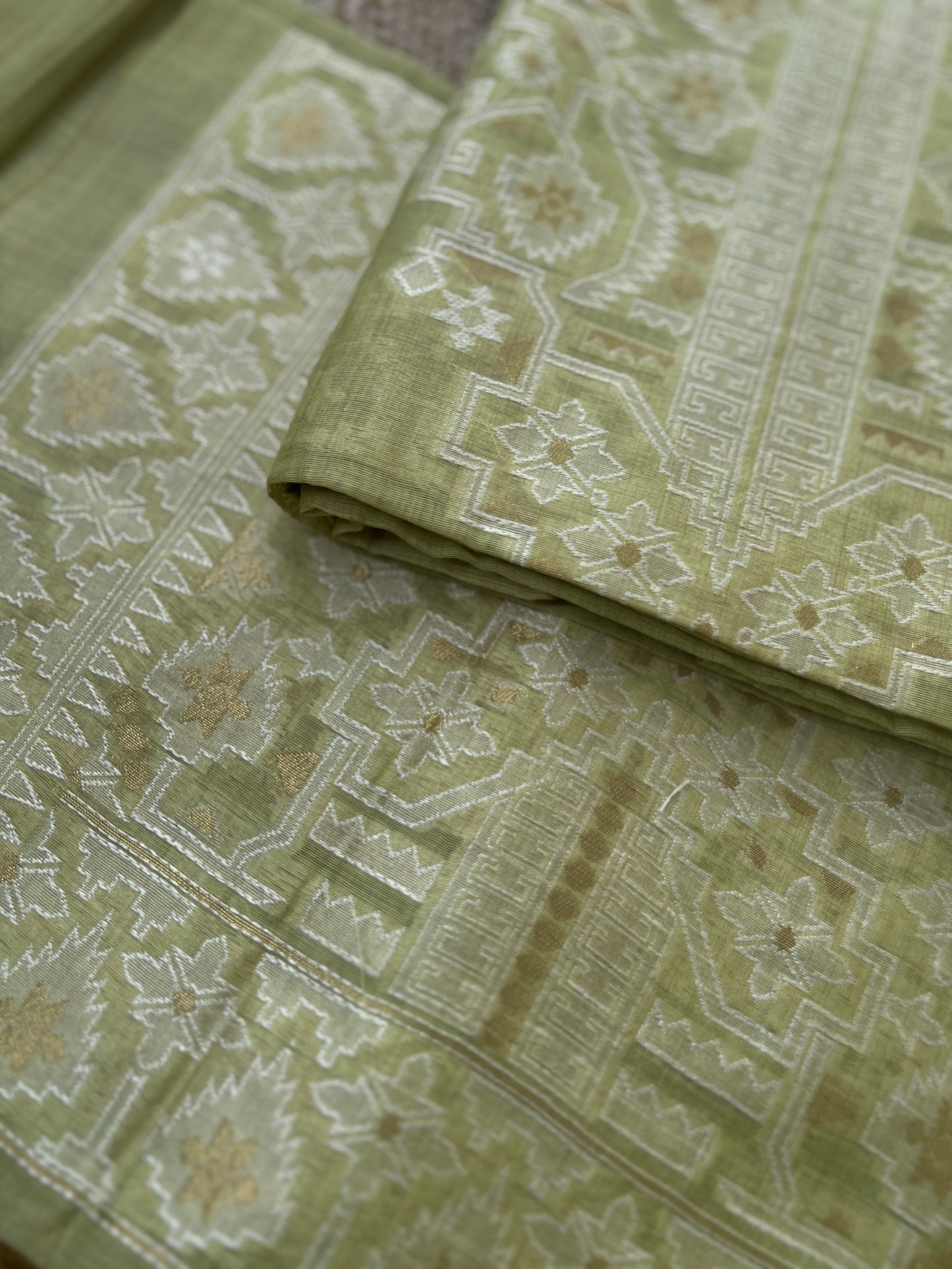 Elegant Handwoven Jamdani Suit in Pistachio Green