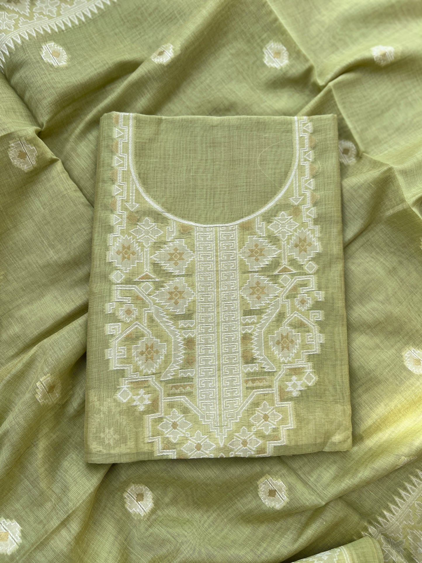 Elegant Handwoven Jamdani Suit in Pistachio Green