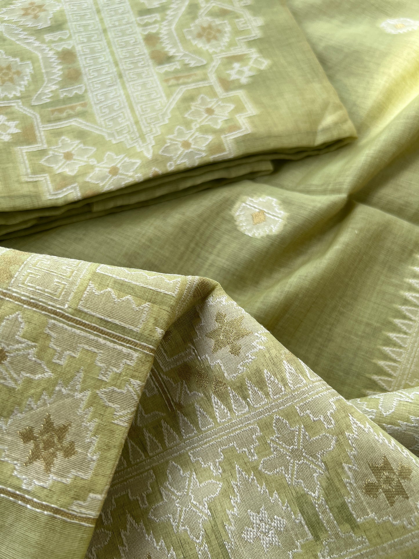Elegant Handwoven Jamdani Suit in Pistachio Green
