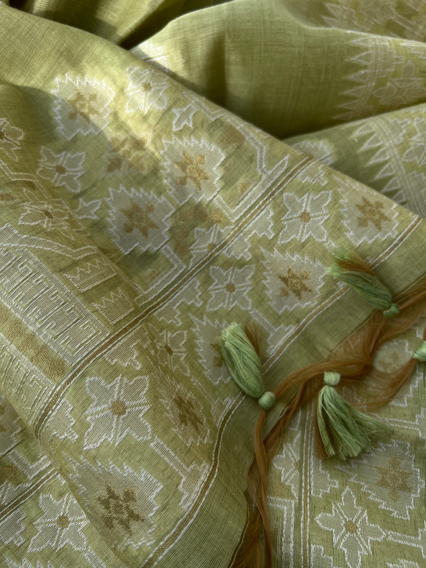 Elegant Handwoven Jamdani Suit in Pistachio Green