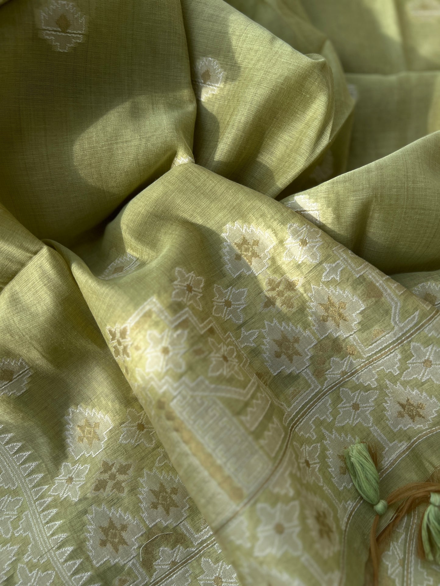 Elegant Handwoven Jamdani Suit in Pistachio Green