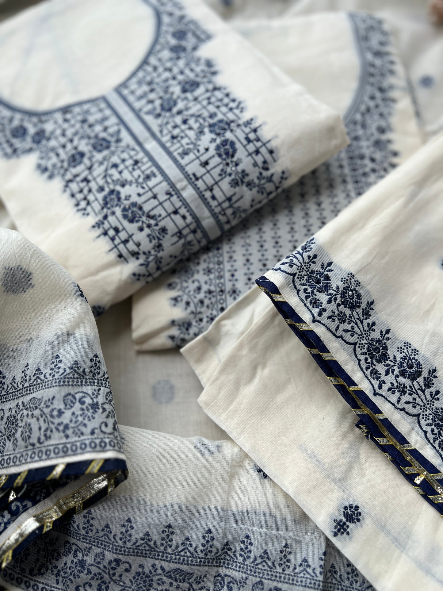 Classic Cotton Elegance in Blue & White