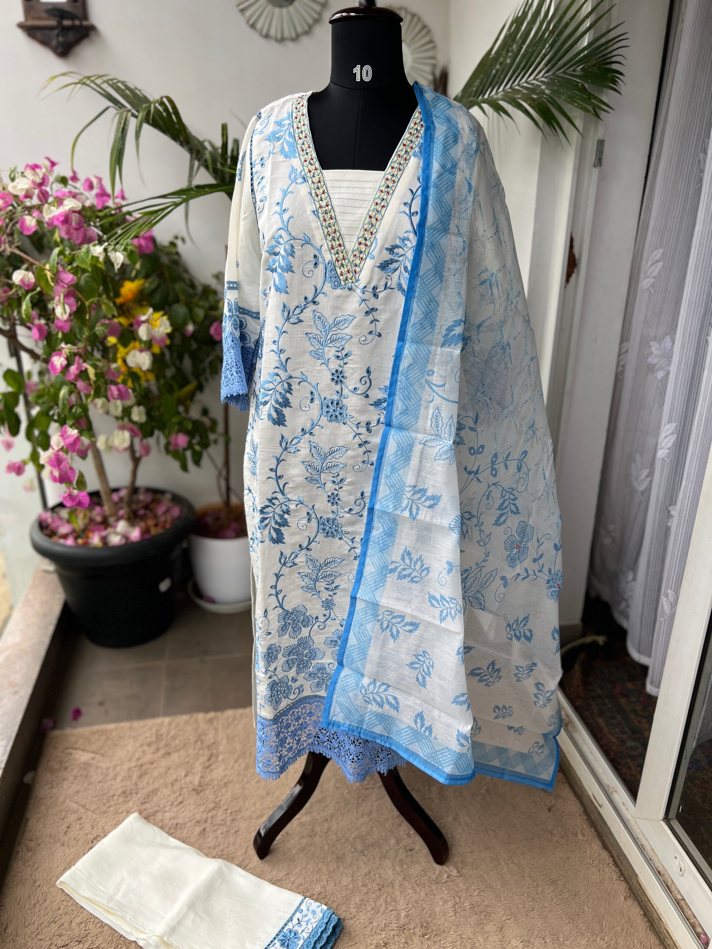 Timeless White – Embroidered Mal Chanderi with Lace Detailing