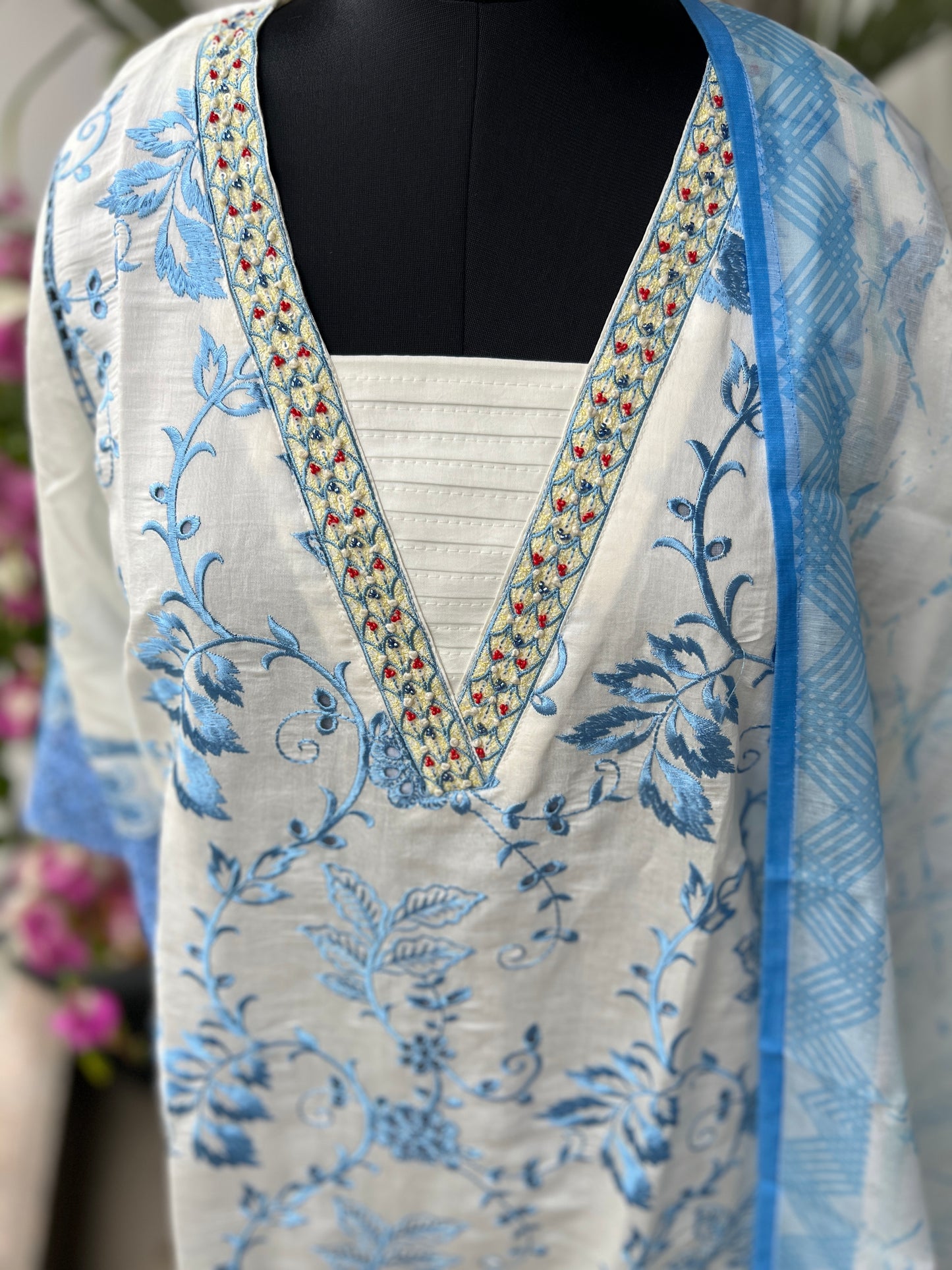 Timeless White – Embroidered Mal Chanderi with Lace Detailing