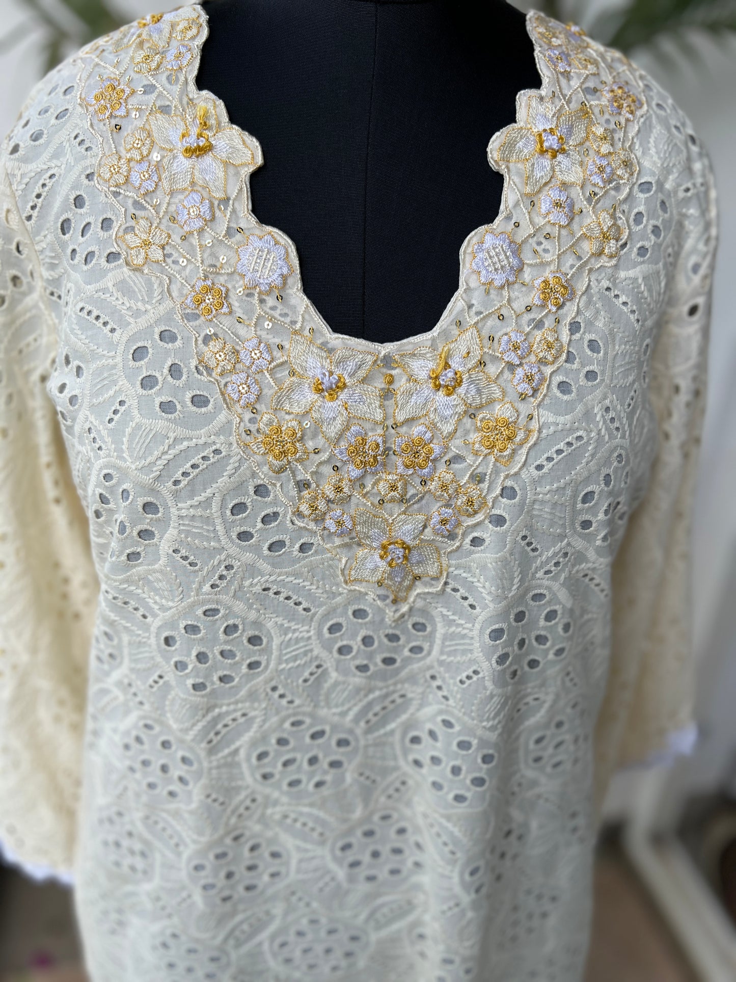 Hakooba Pakistani Co-ord Set with Elegant DetailingI’m