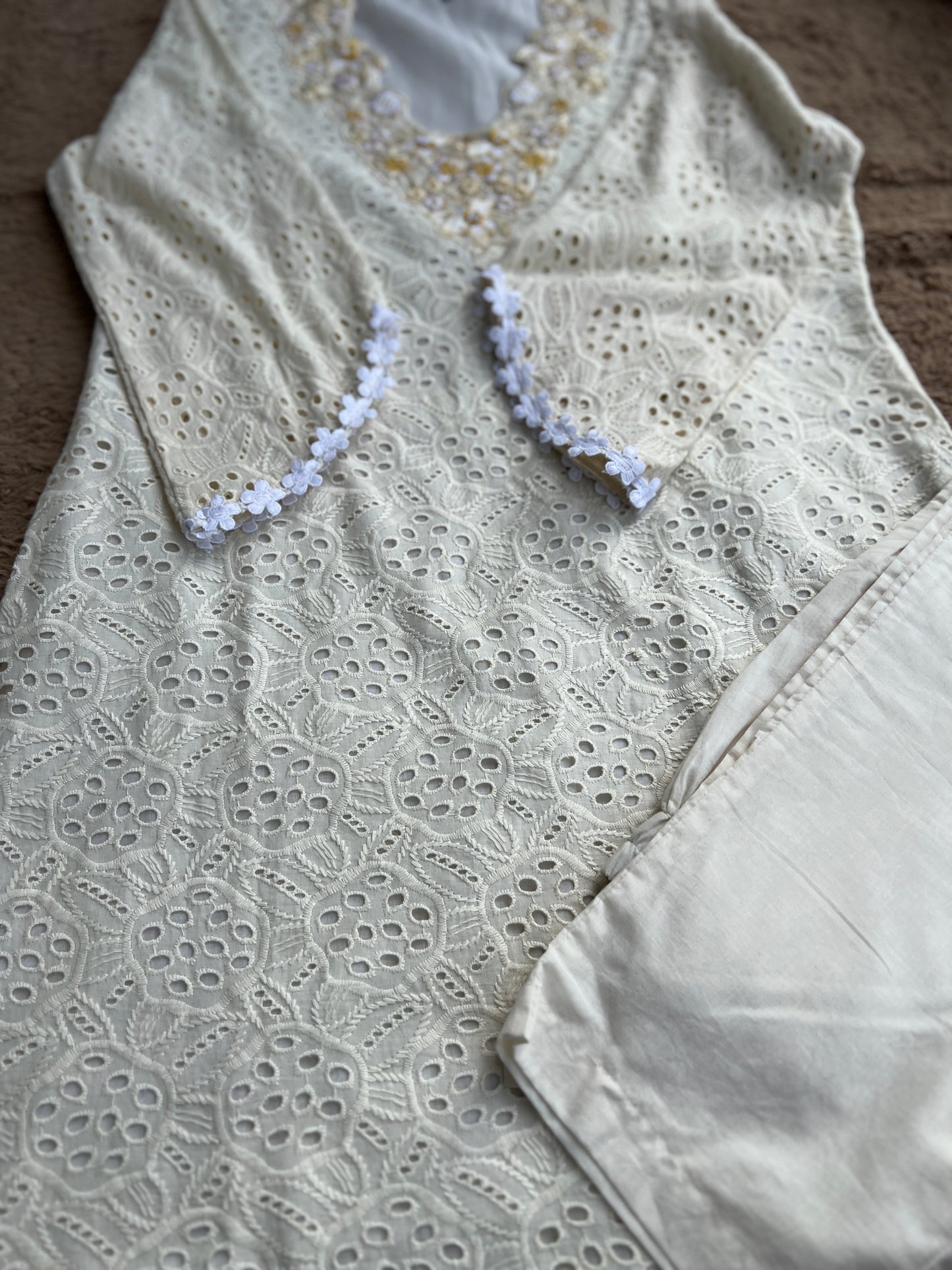 Hakooba Pakistani Co-ord Set with Elegant DetailingI’m