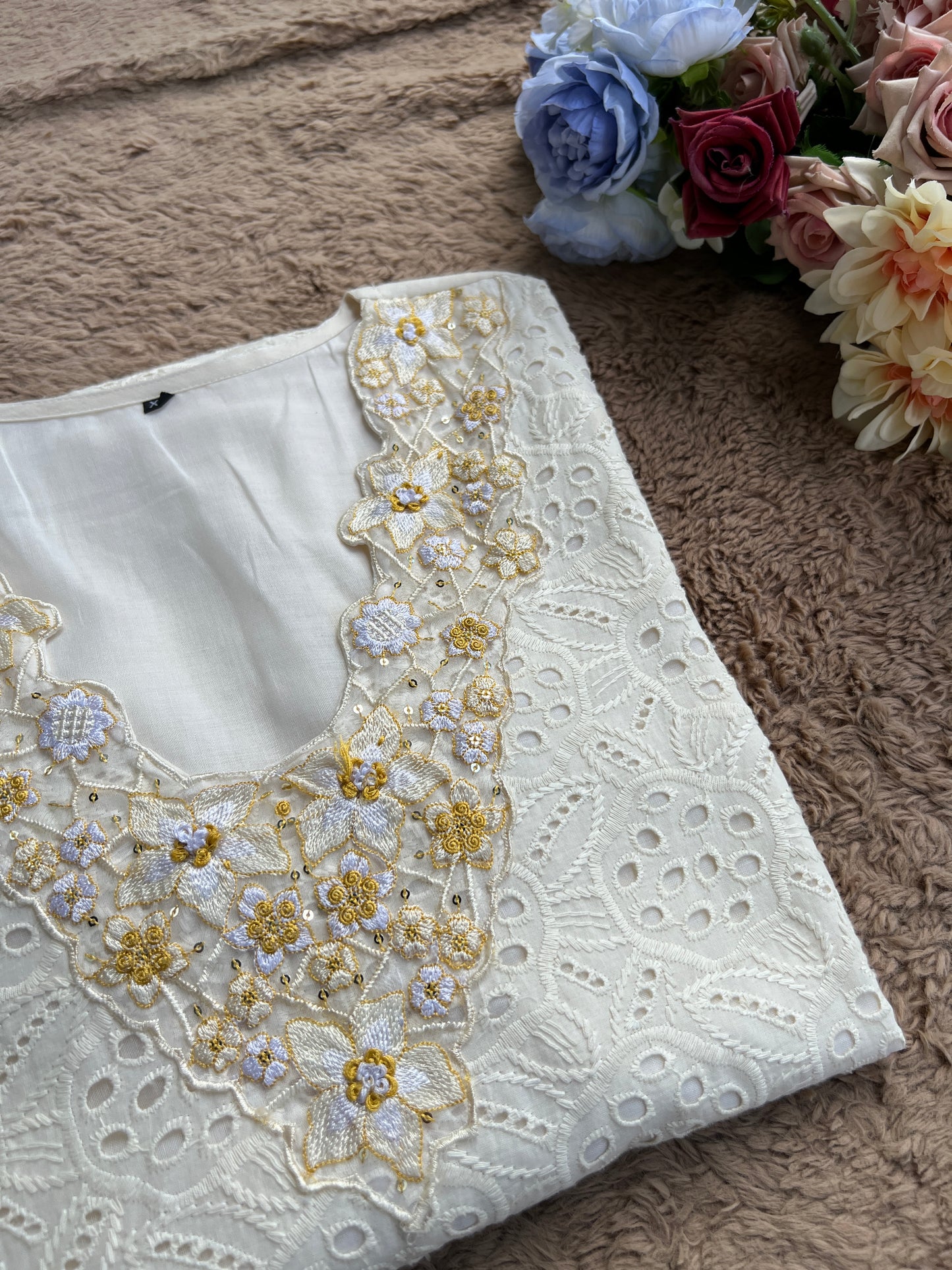 Hakooba Pakistani Co-ord Set with Elegant DetailingI’m