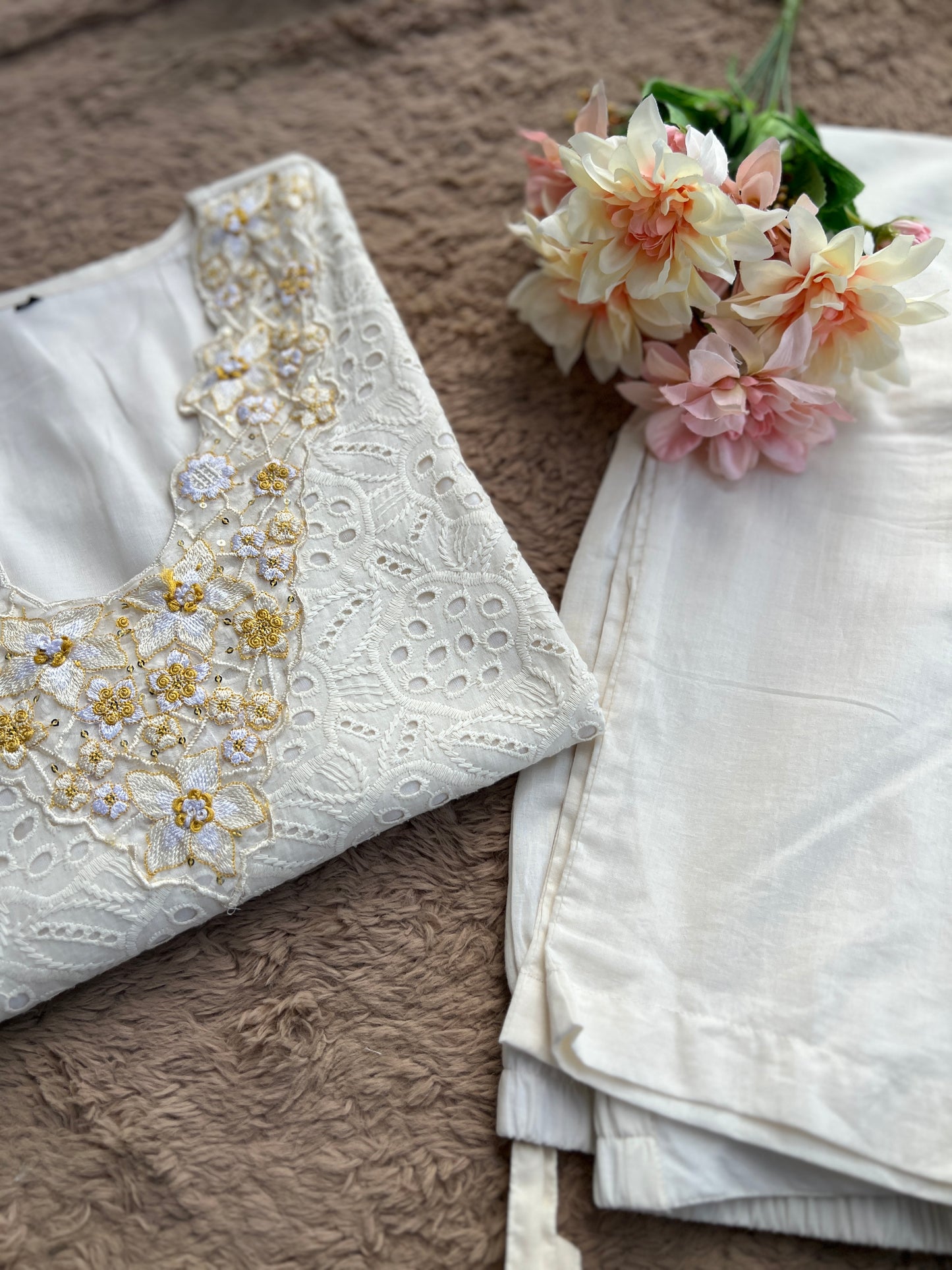 Hakooba Pakistani Co-ord Set with Elegant DetailingI’m