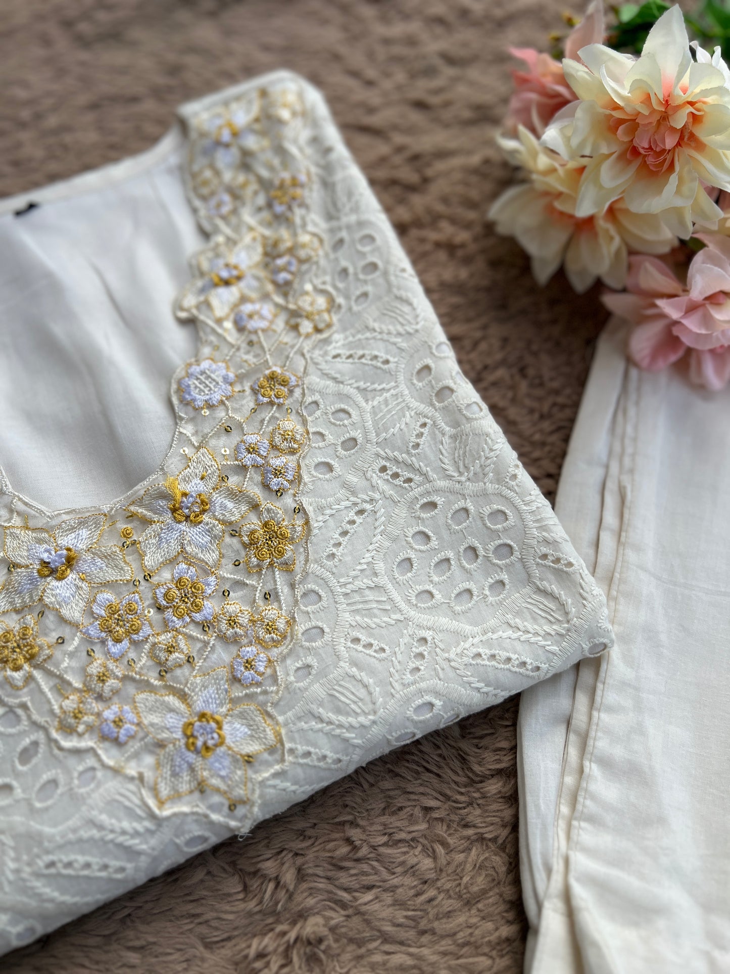 Hakooba Pakistani Co-ord Set with Elegant DetailingI’m