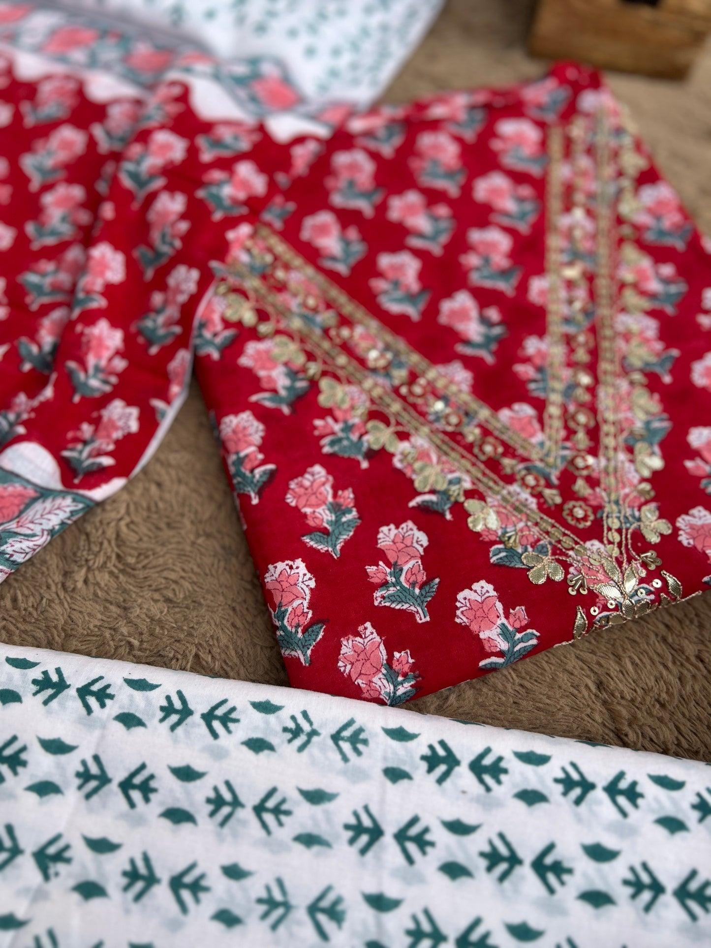 Classic Red Beauty: Zari Neckline on Floral Cotton