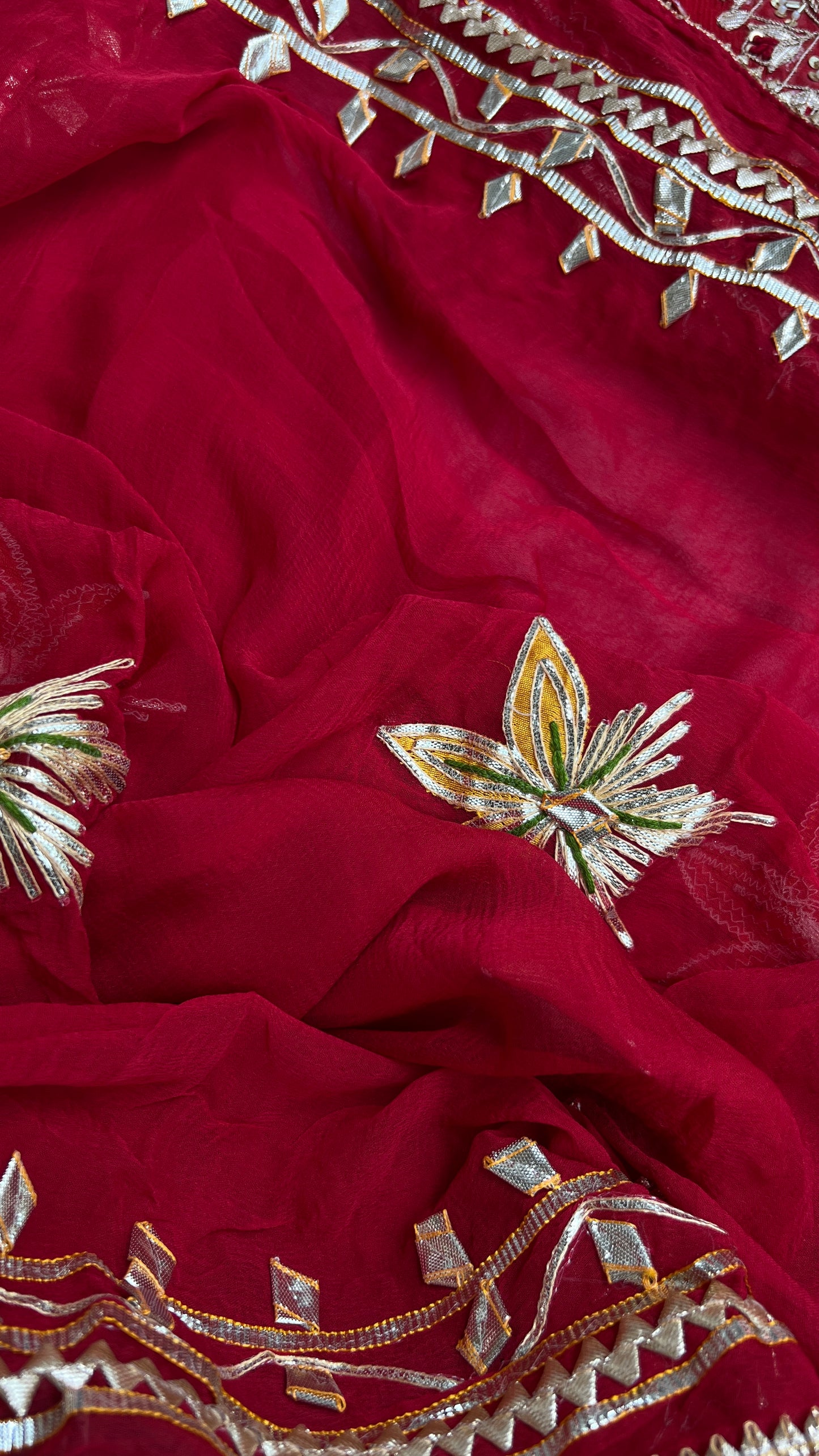 V-Neck Red Gotaphool