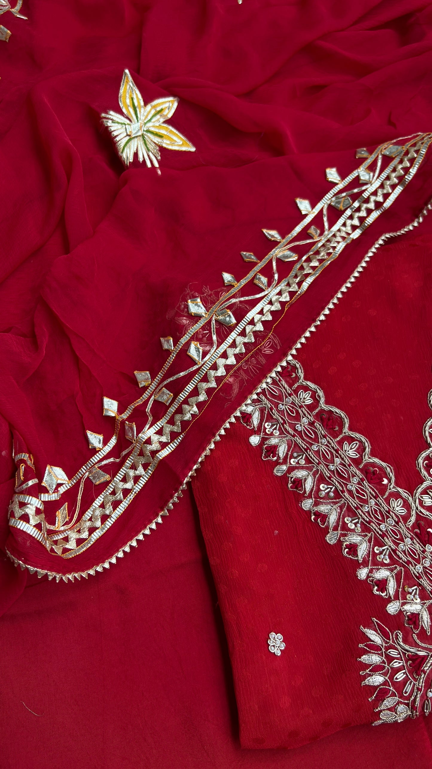 V-Neck Red Gotaphool