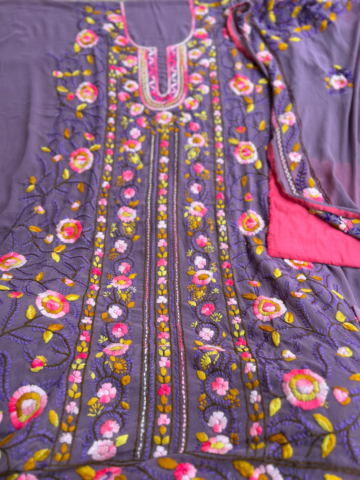 Lavender Georgette Phulkari Ensemble with Vibrant Hand Embroidery πΈ