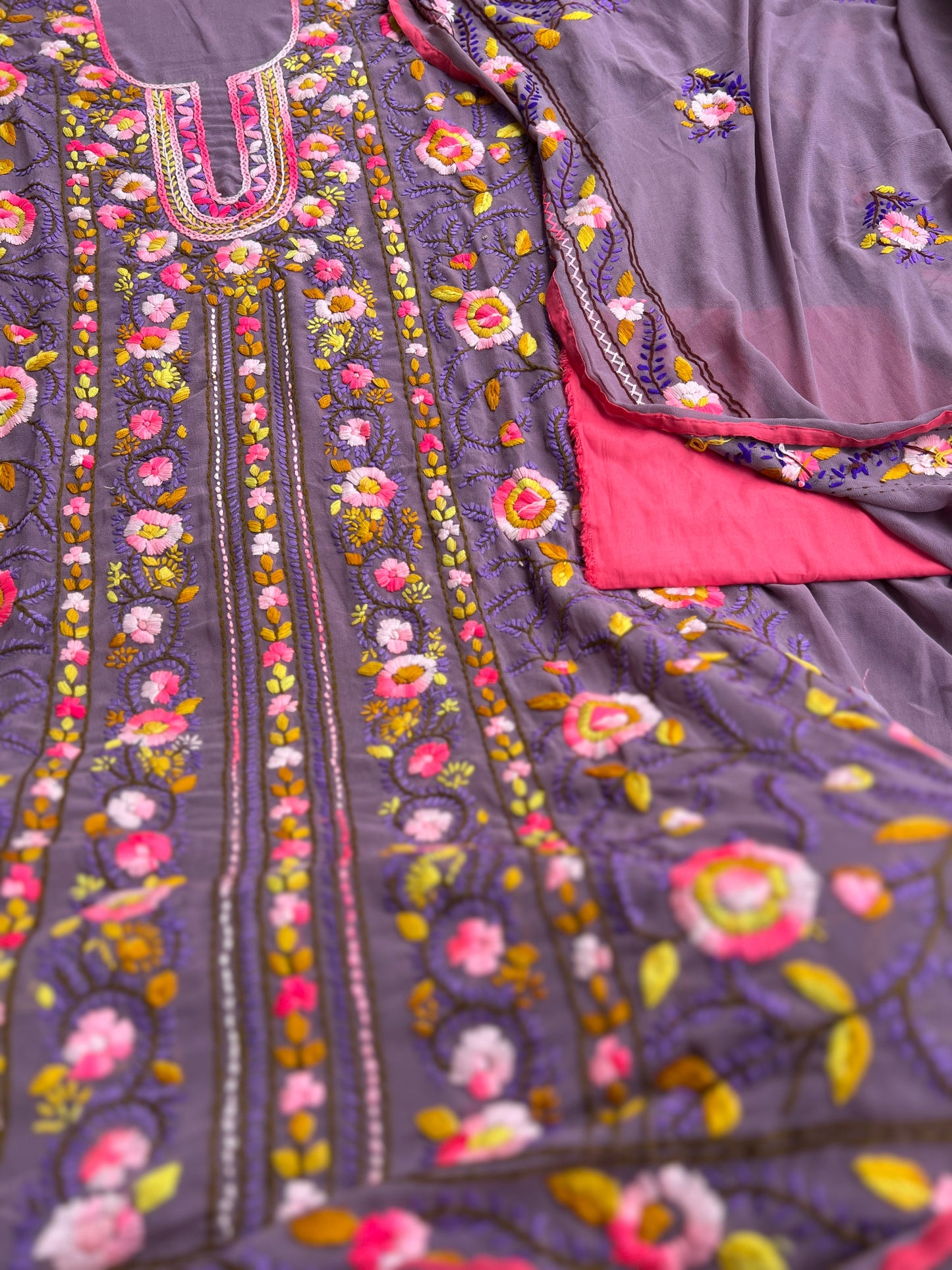 Lavender Georgette Phulkari Ensemble with Vibrant Hand Embroidery πΈ