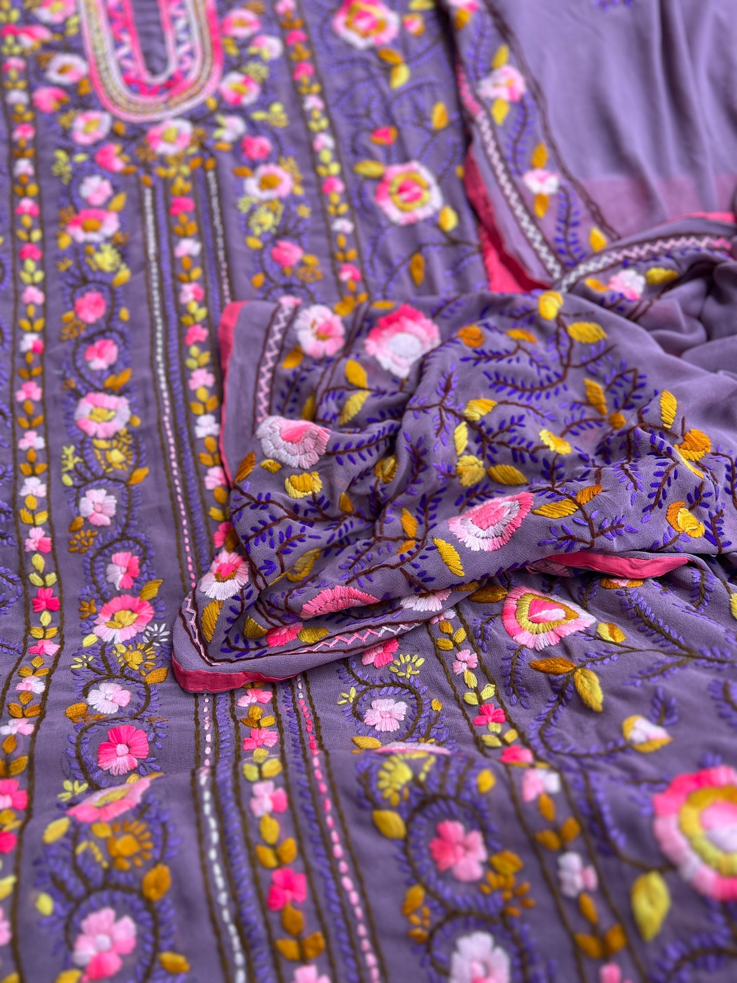 Lavender Georgette Phulkari Ensemble with Vibrant Hand Embroidery πΈ
