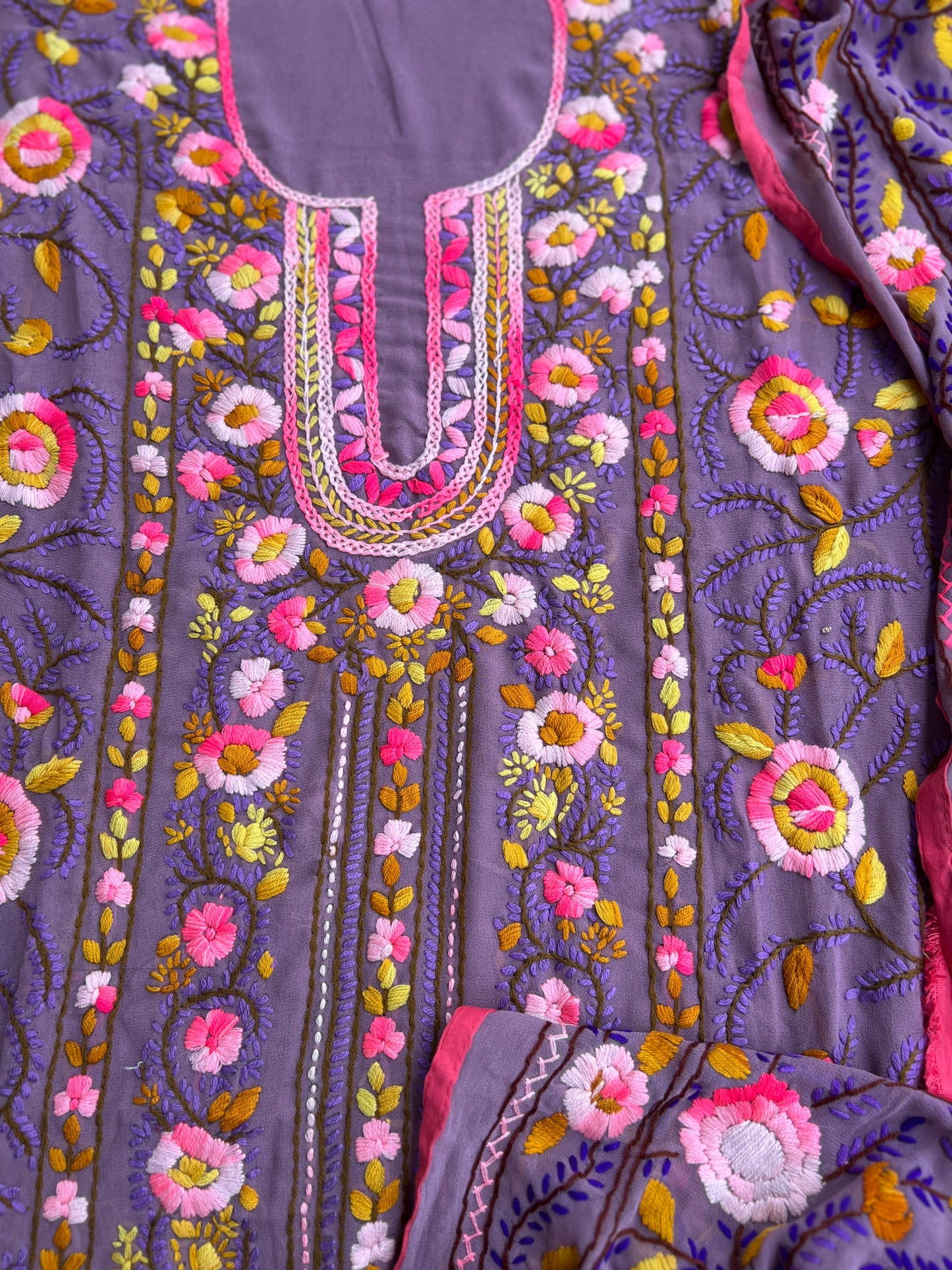Lavender Georgette Phulkari Ensemble with Vibrant Hand Embroidery πΈ