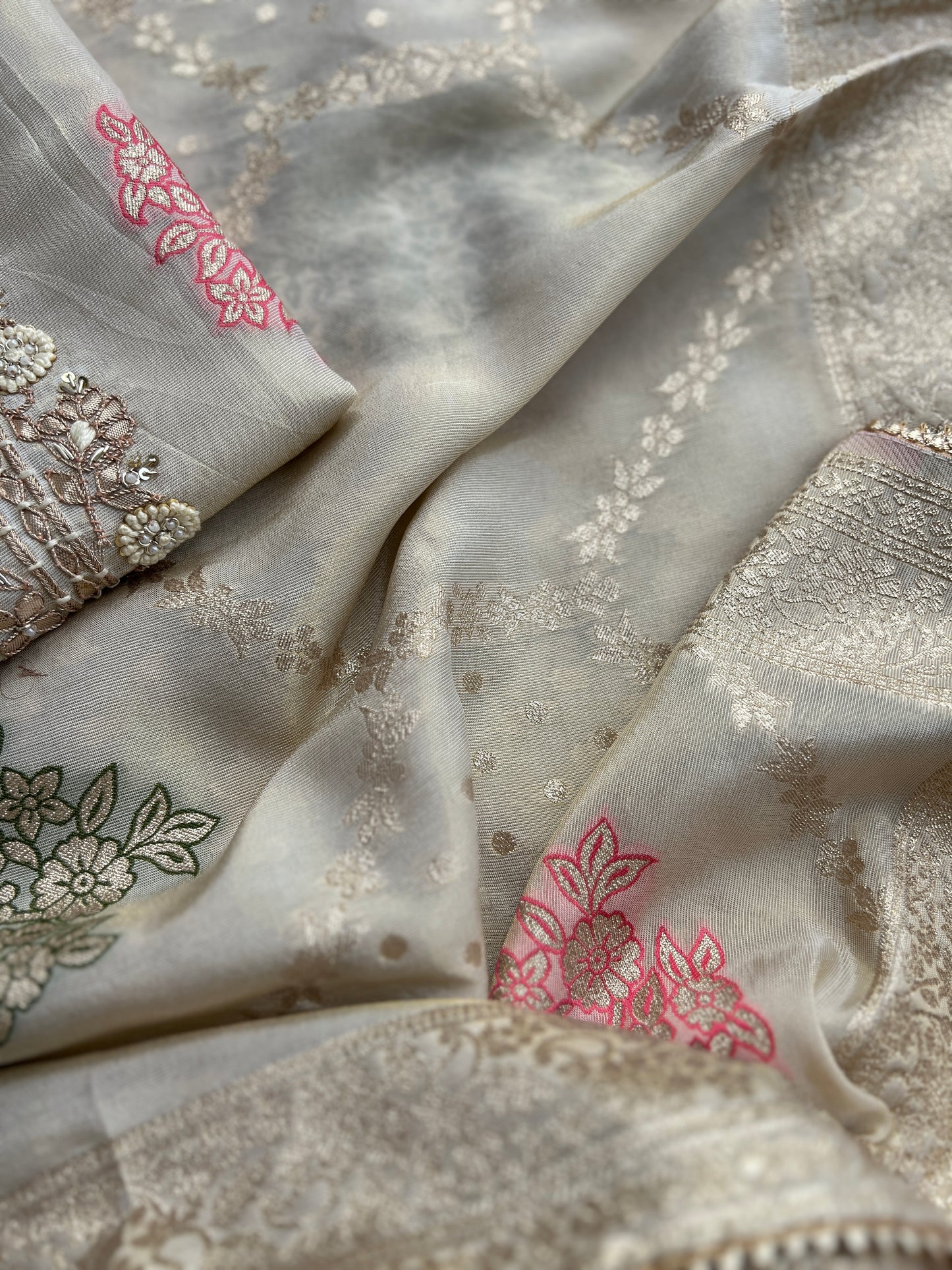 Stunning Kanjivaram Jacquard Silk Ensemble with Exquisite Handwork