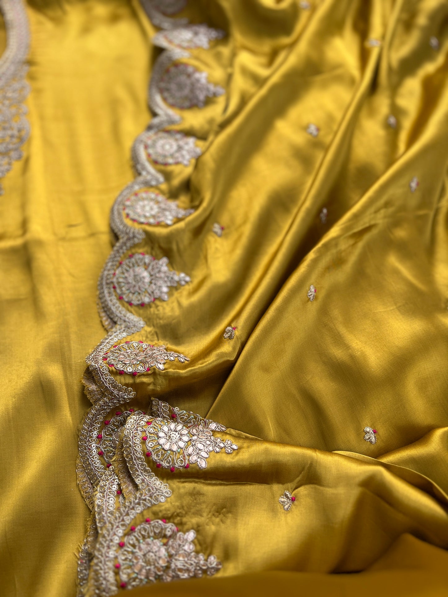 Finest Crepe Elegance with Intricate Embroidery β¨