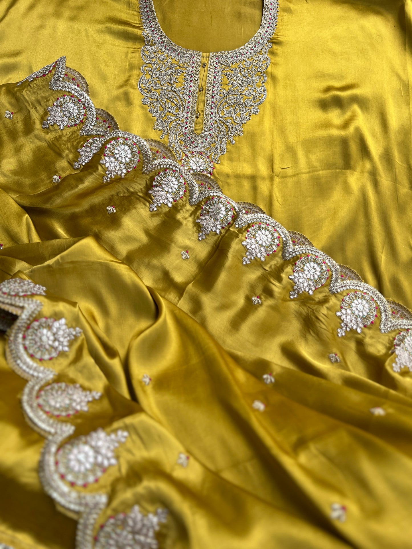 Finest Crepe Elegance with Intricate Embroidery β¨