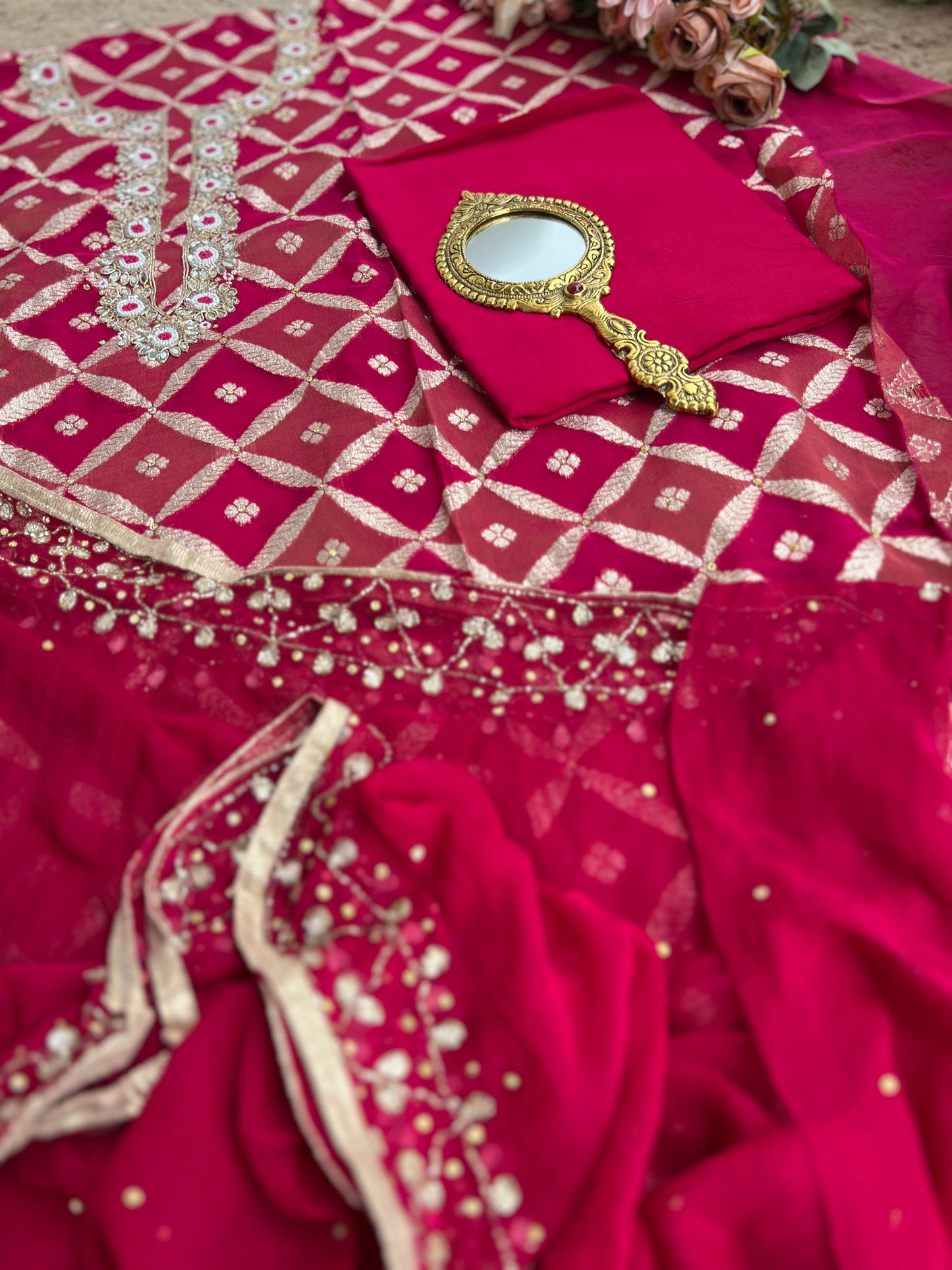 Jaquard Banarasi Elegance with Handwork Detailing πΈ