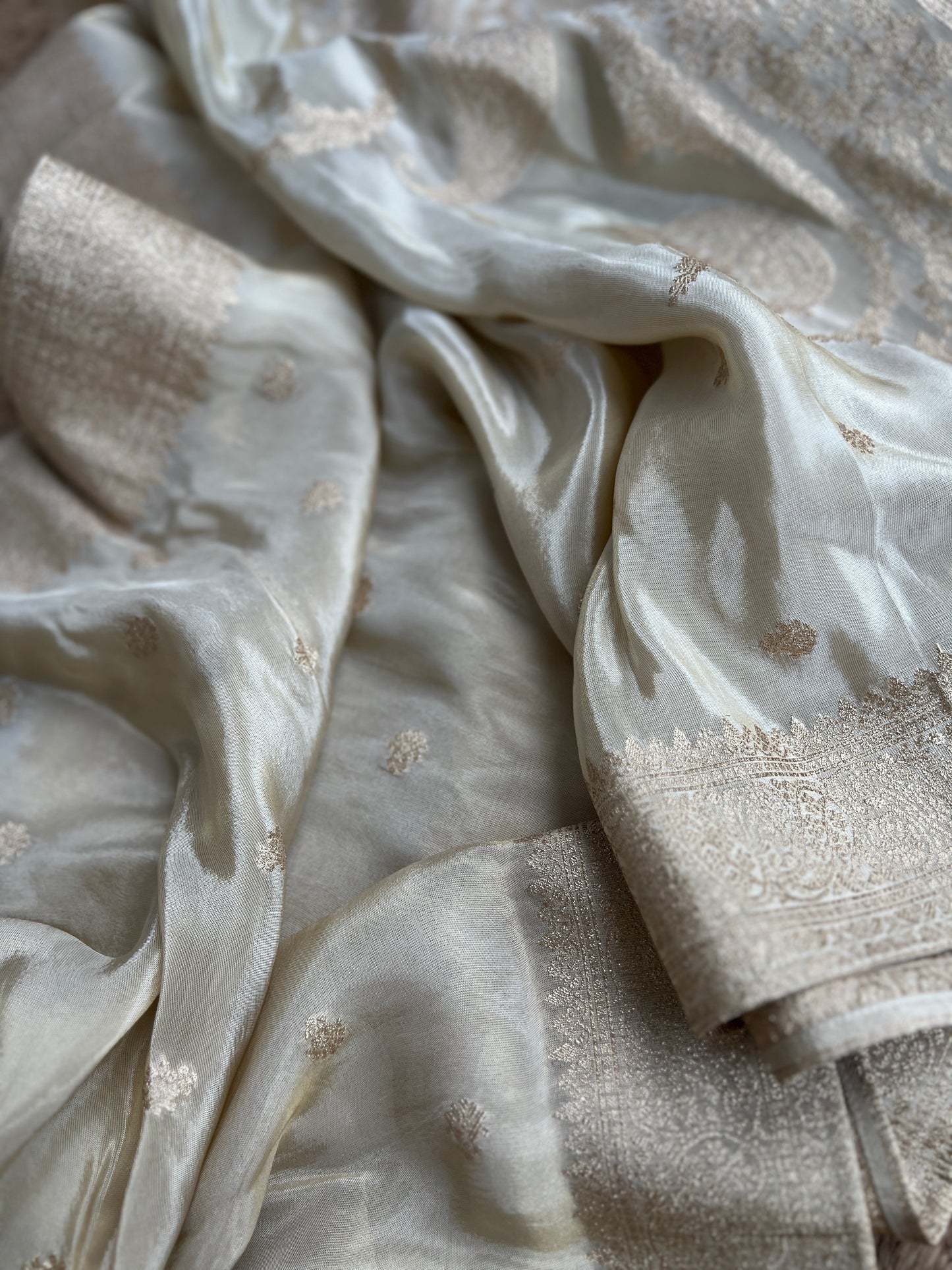 Stunning Ivory Shimmer Silk Unstitched Suit