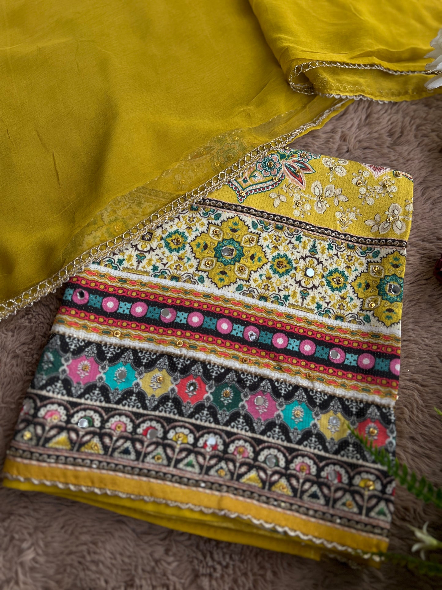 Shimmer Maslin with Mirror Detailing