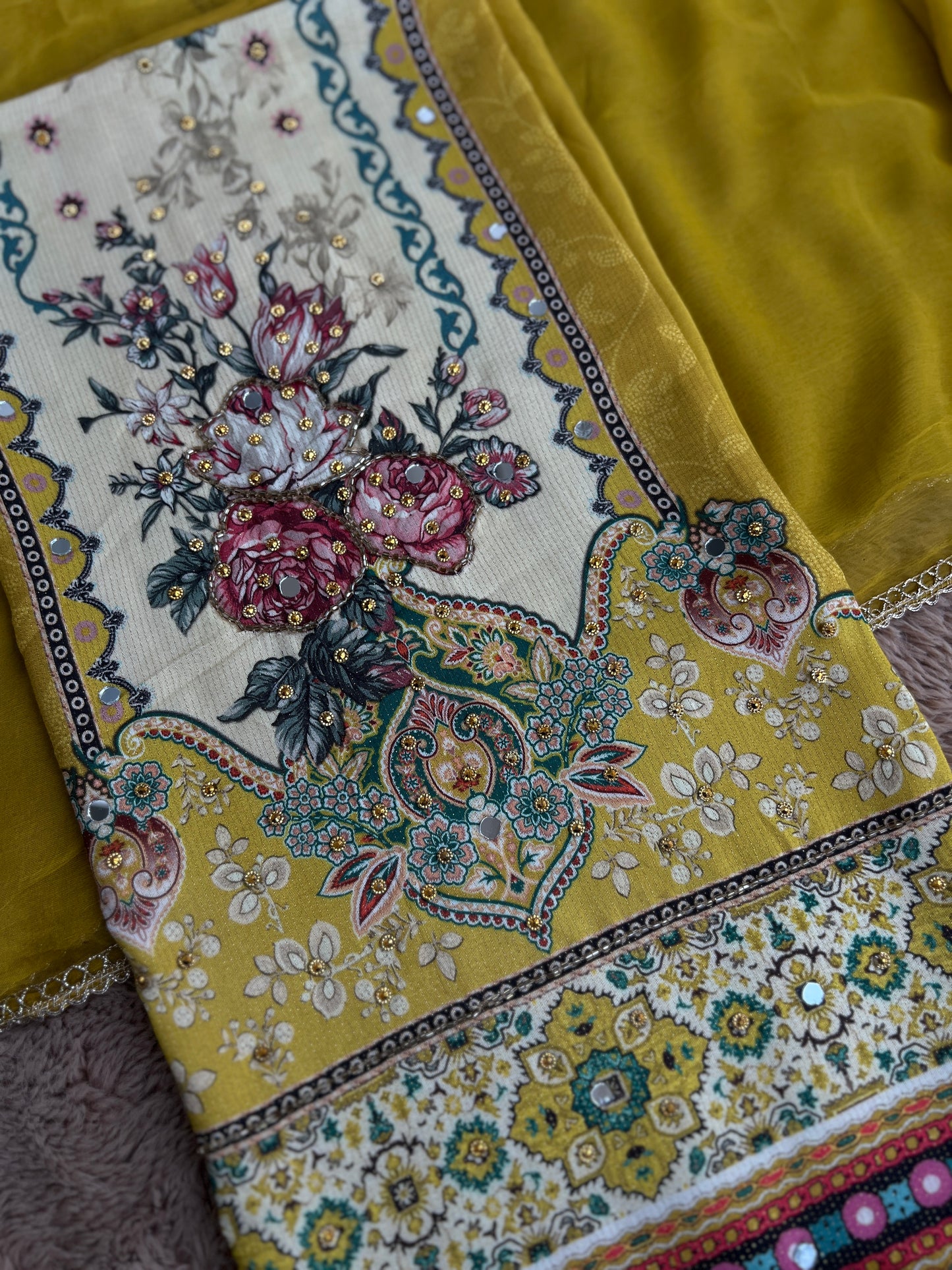 Shimmer Maslin with Mirror Detailing