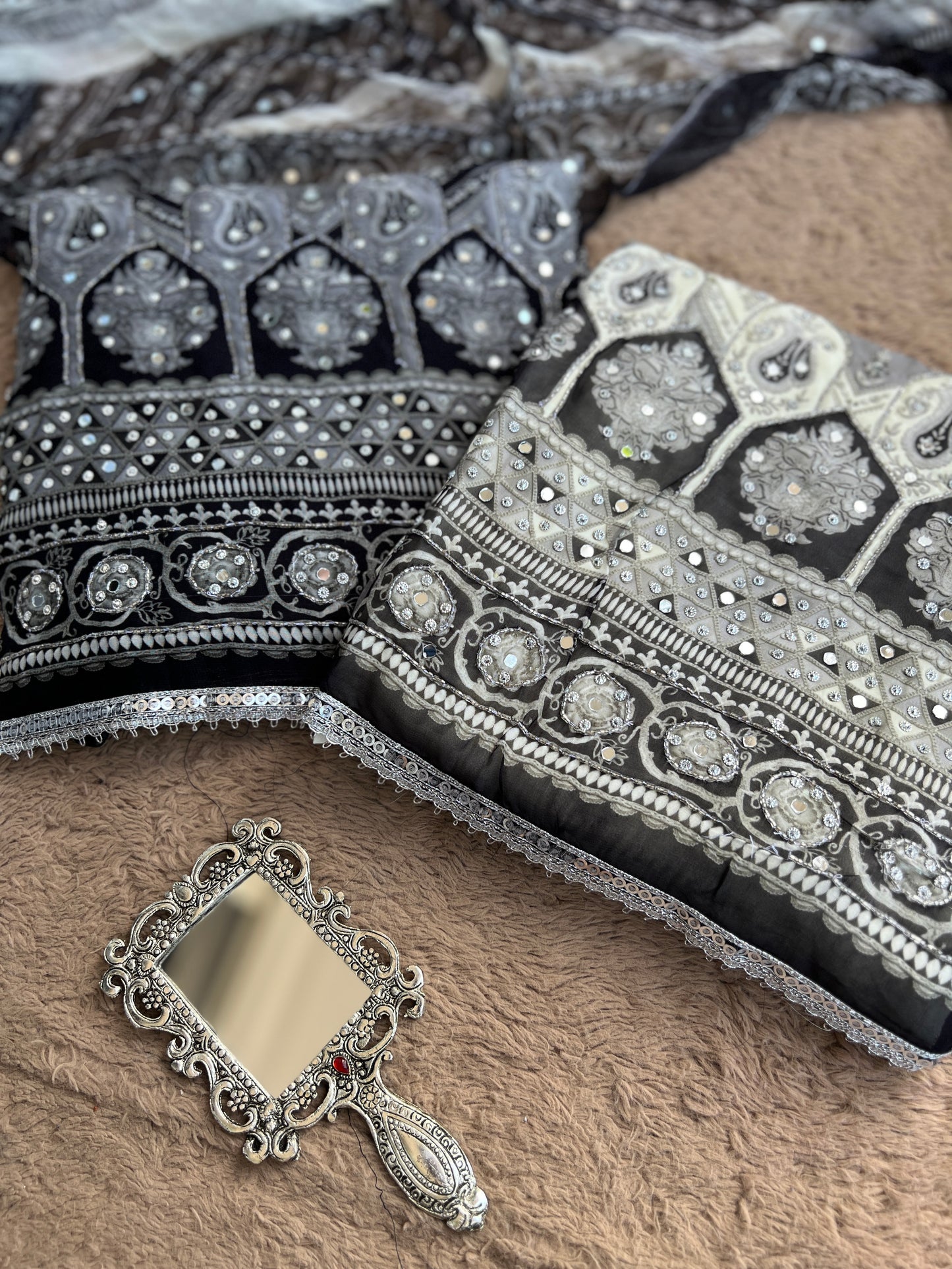 Black & White Elegance – Karachi Print Crepe Mirror Embroidered Suit