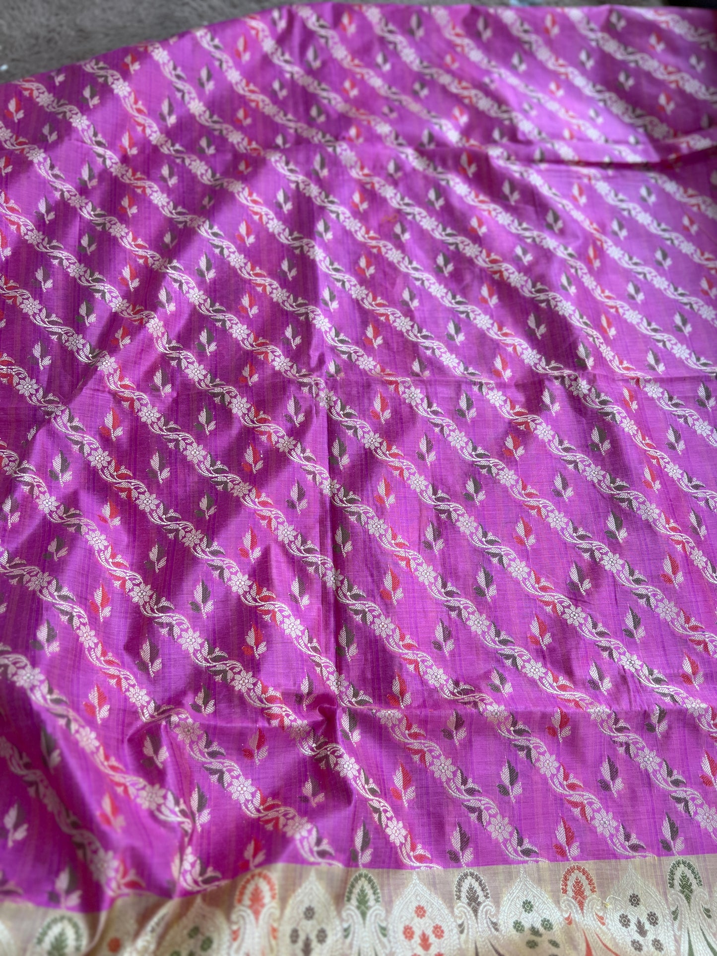 Handwoven Banarasi Elegance in Pink & Beige