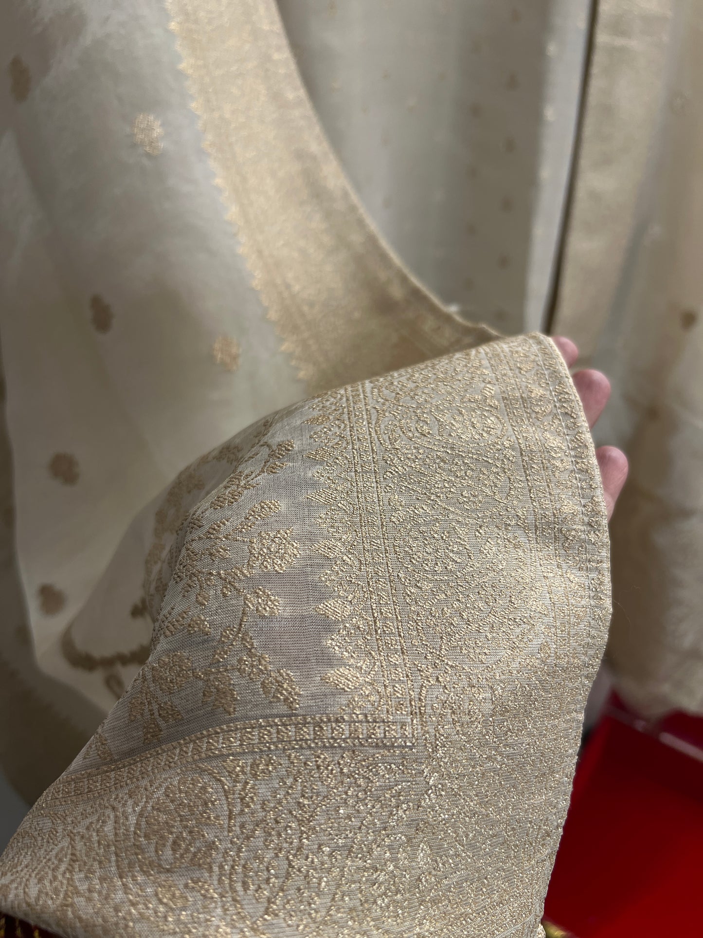 Stunning Ivory Shimmer Silk Unstitched Suit