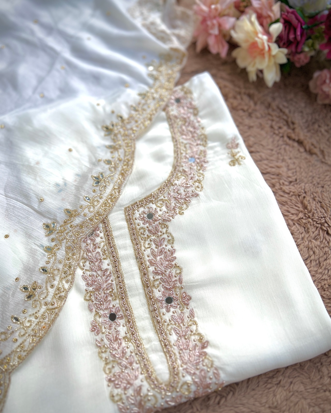 Pearl Glow β White Chinnon with Kalkatta Handwork