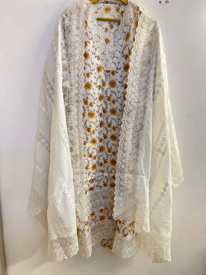 Floral Prints suits with Dedicated Lace