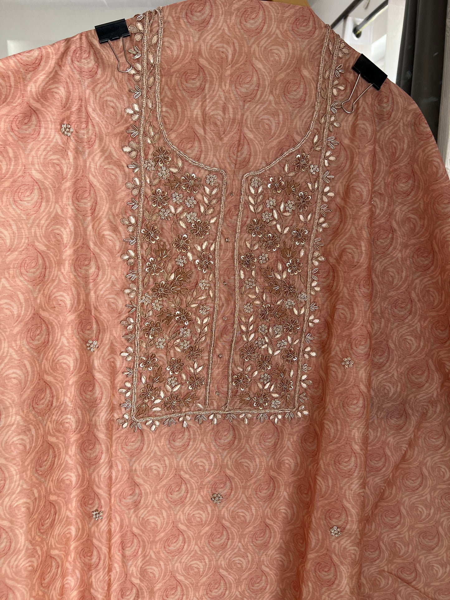 Pastel Elegance in Maheshwari Silk with Handcrafted Neck Detailing