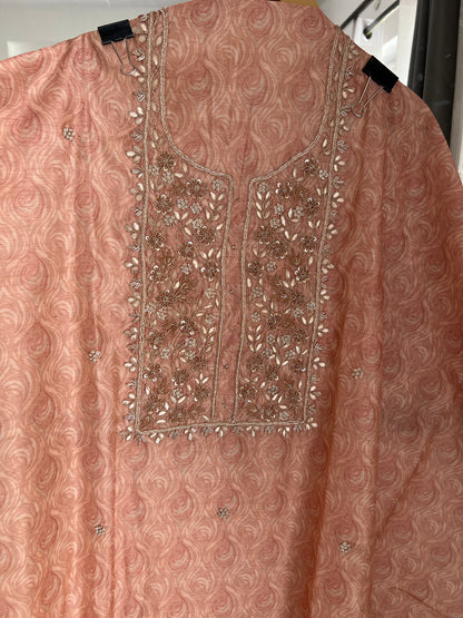 Pastel Elegance in Maheshwari Silk with Handcrafted Neck Detailing