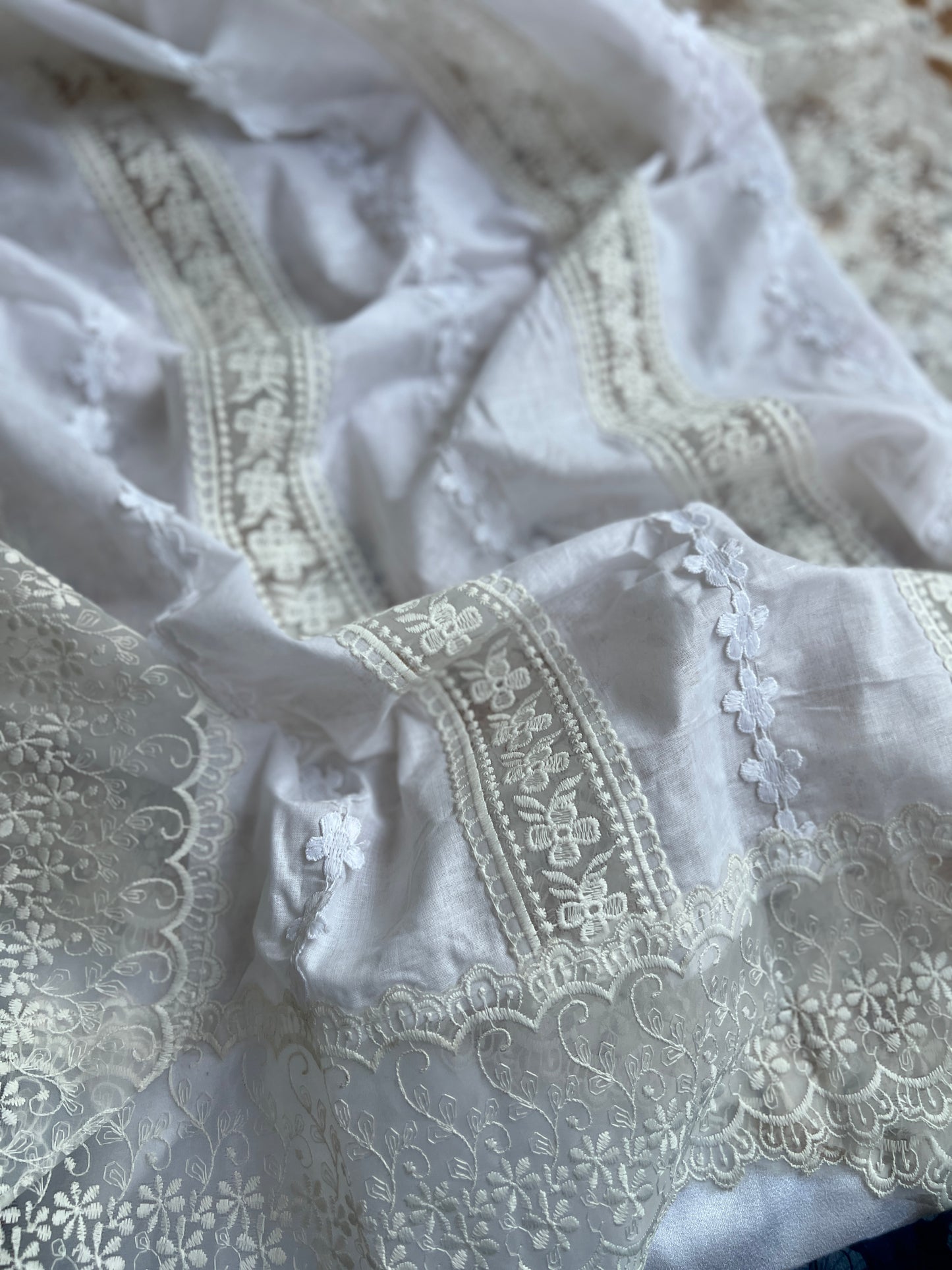 Floral Prints suits with Dedicated Lace