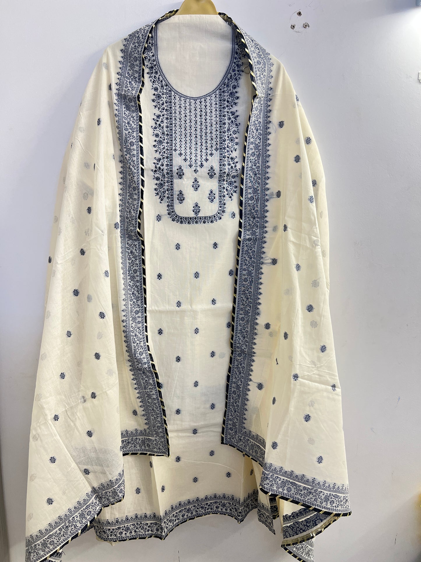 Classic Cotton Elegance in Blue & White