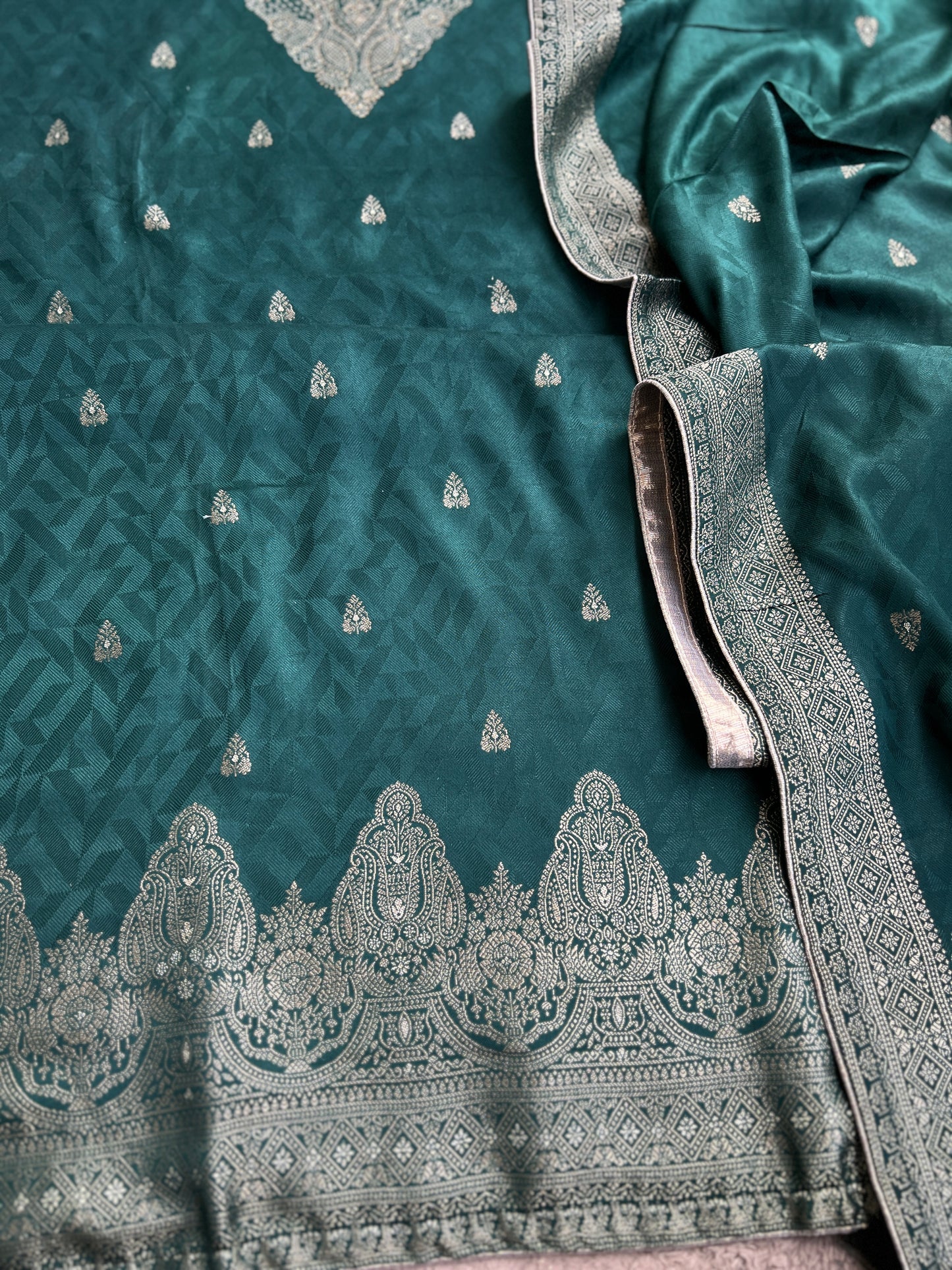 Royal Pashmina Banarasi Weaving Salwar Suit Set – Winter Wedding Edit