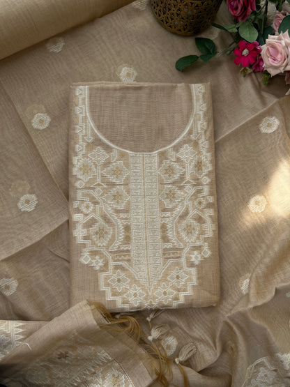 Minimal Muse in Earthy Elegance