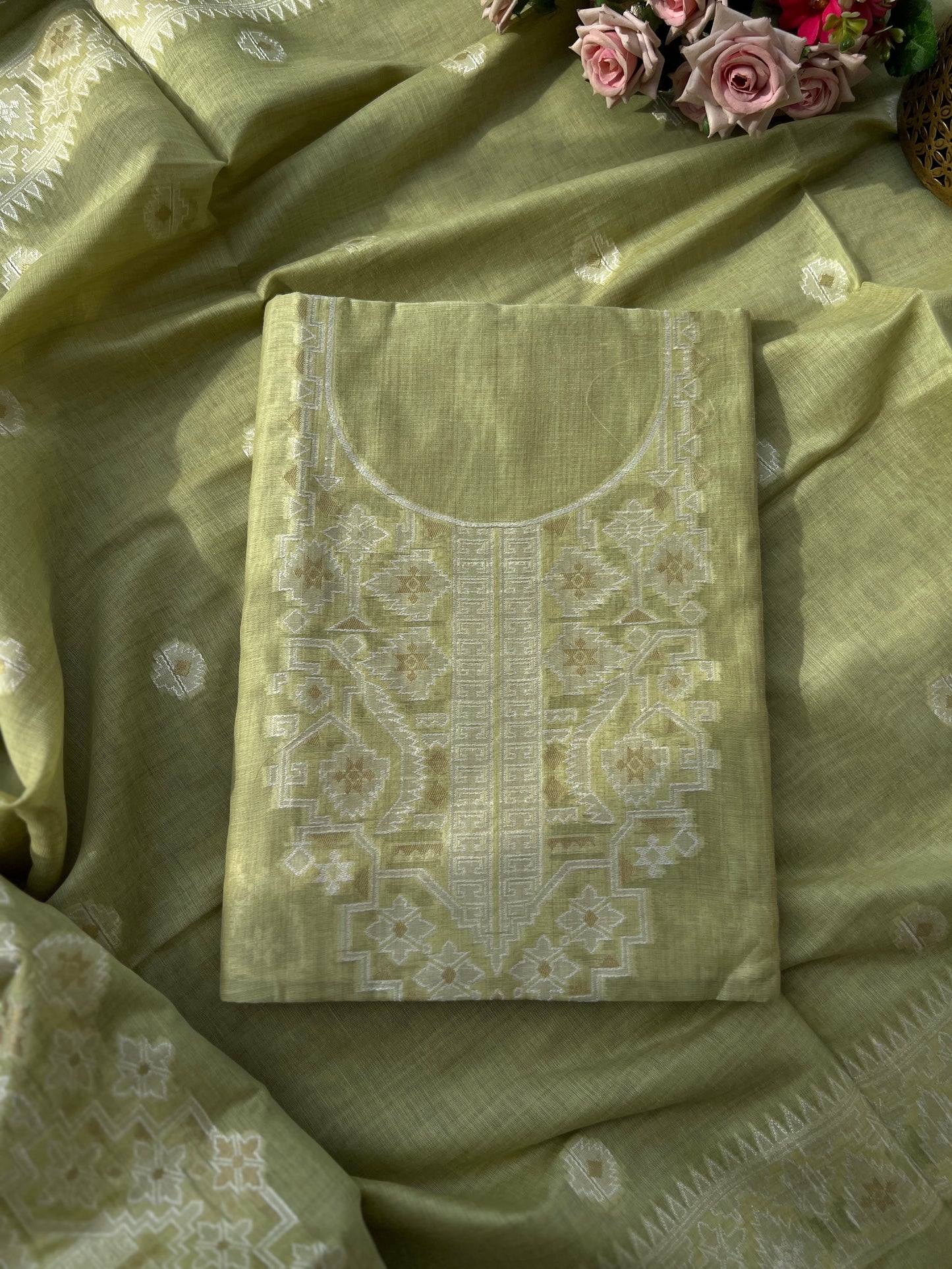 Elegant Handwoven Jamdani Suit in Pistachio Green