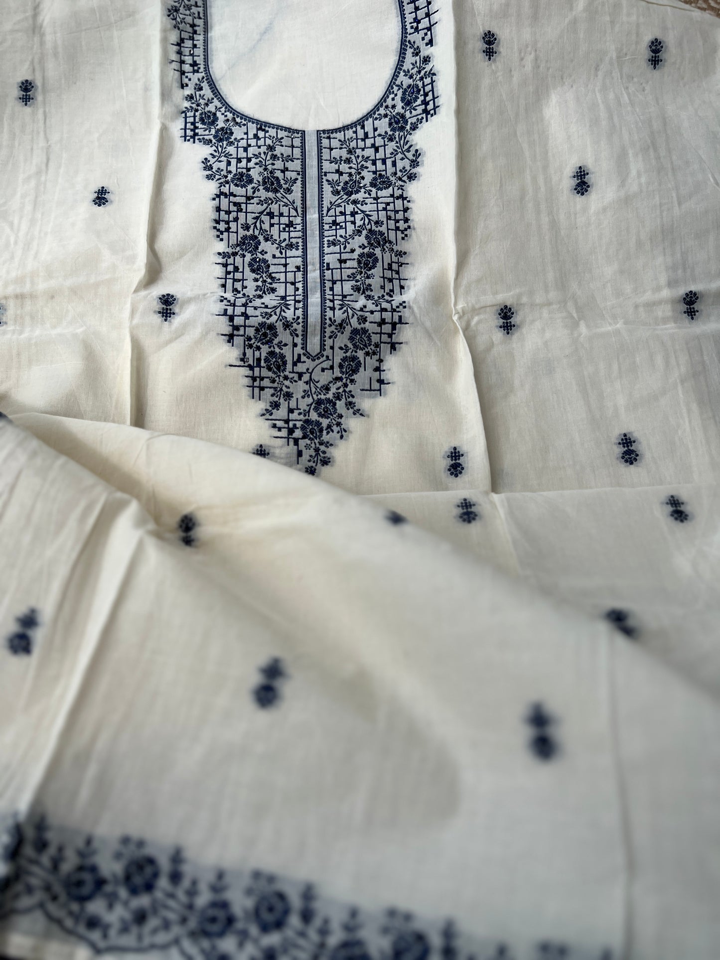 Classic Cotton Elegance in Blue & White