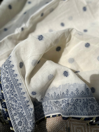 Classic Cotton Elegance in Blue & White