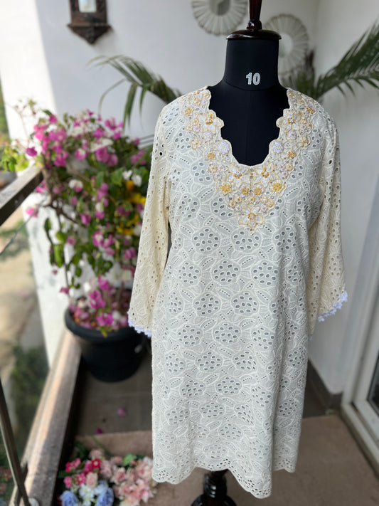 Hakooba Pakistani Co-ord Set with Elegant DetailingI’m