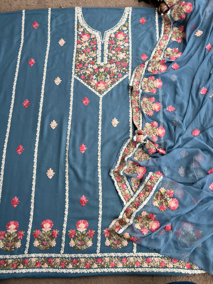 Elegance in Bloom: Timeless Kashmiri Salwar Suit with Chiffon Dupatta