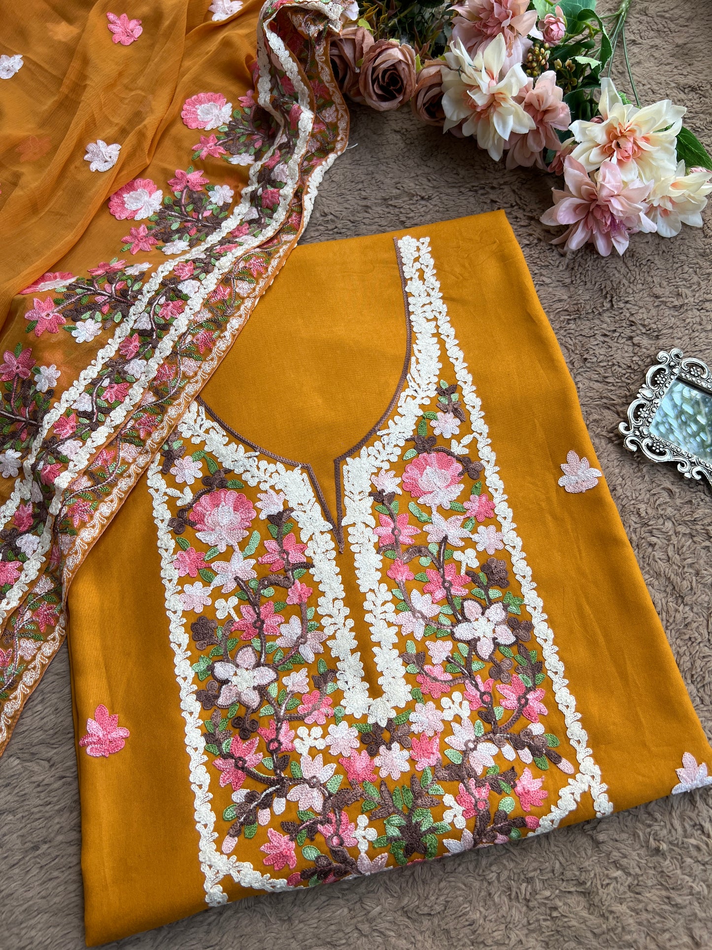 Elegance in Bloom: Timeless Kashmiri Salwar Suit with Chiffon Dupatta