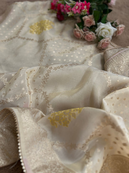 Stunning Kanjivaram Jacquard Silk Ensemble with Exquisite Handwork