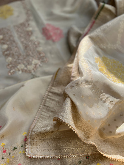 Stunning Kanjivaram Jacquard Silk Ensemble with Exquisite Handwork