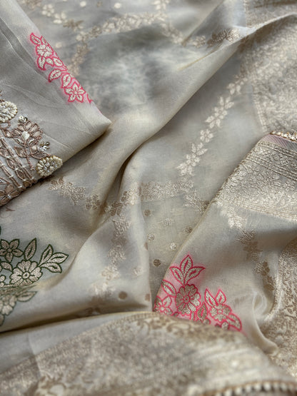Stunning Kanjivaram Jacquard Silk Ensemble with Exquisite Handwork