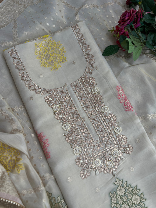 Stunning Kanjivaram Jacquard Silk Ensemble with Exquisite Handwork
